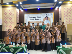 SYAWALAN SMP MUHAMMADIYAH PLUS KLATEN UTARA: PERERAT UKHUWAH DENGAN BAHASA CINTA