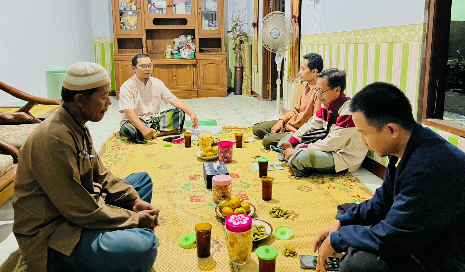 Soliditas Pengurus dan Semangat ‘Fastabiqul Khairat & Ta’awun’ Hangatkan Rapat LDKWM Muhammadiyah Trucuk di Tengah Rintikan Hujan Klaten