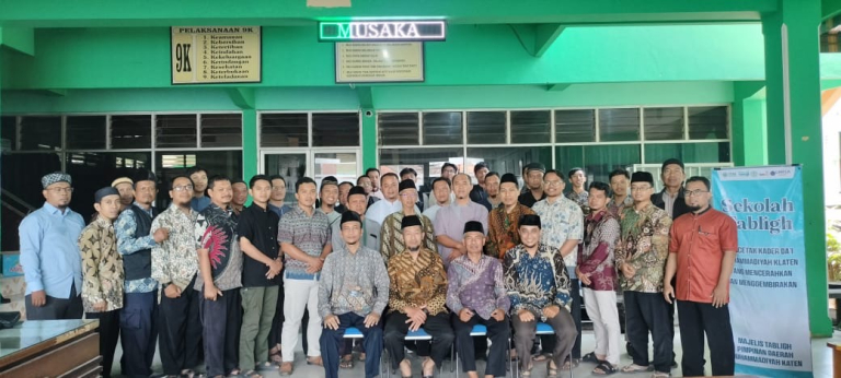 Ilmu wajib dituntut,diamalkan dan disebarkan