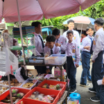 Outing Class IPS di Pasar mayungan