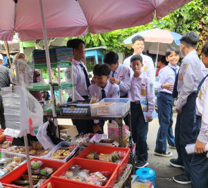 Outing Class IPS di Pasar mayungan